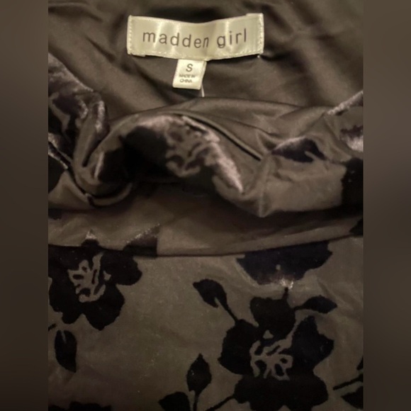 Madden Girl Black velvet sheer off the shoulder long sleeve top size small. New - Picture 6 of 8